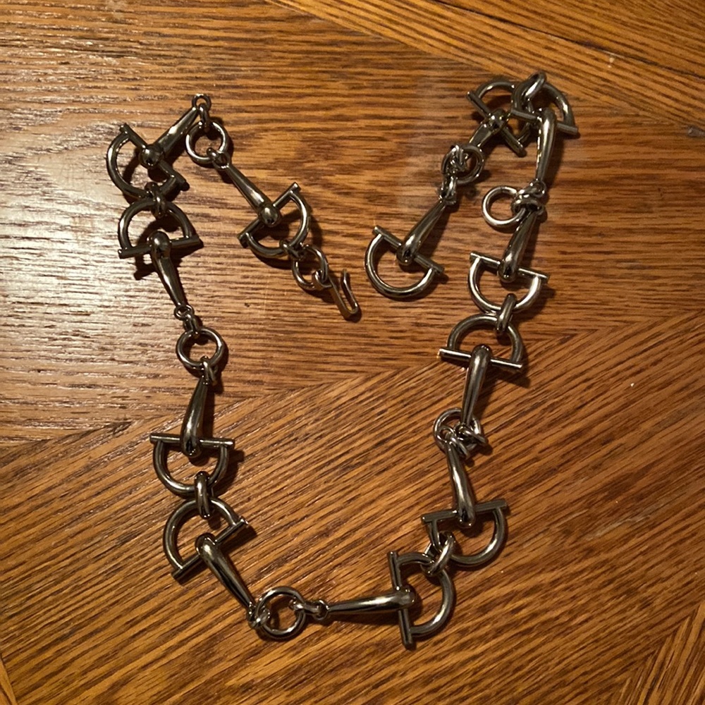 Silver tone  plastic horse bit link Chain belt size medium 36in long size 8/10 - Picture 3 of 5